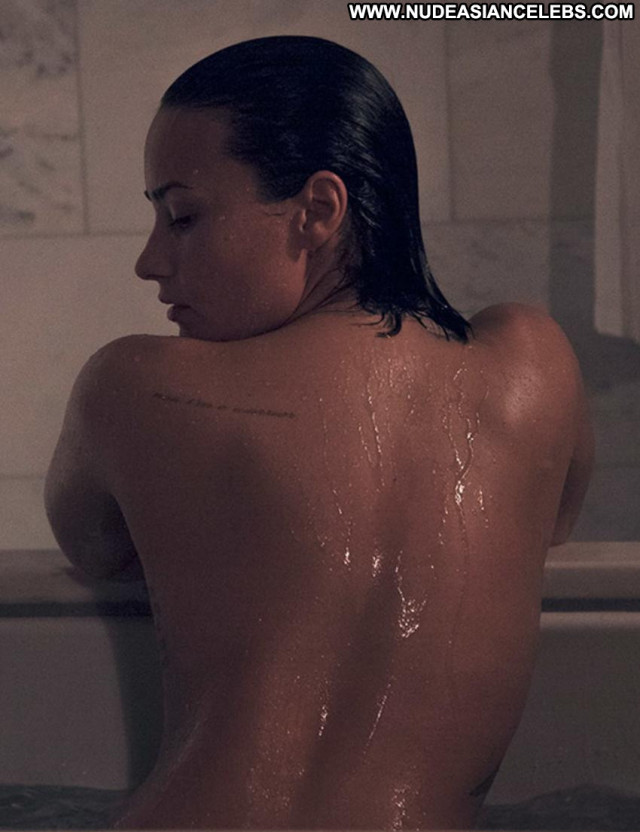 Demi Lovato Vanity Fair Bathroom Posing Hot Beautiful Celebrity
