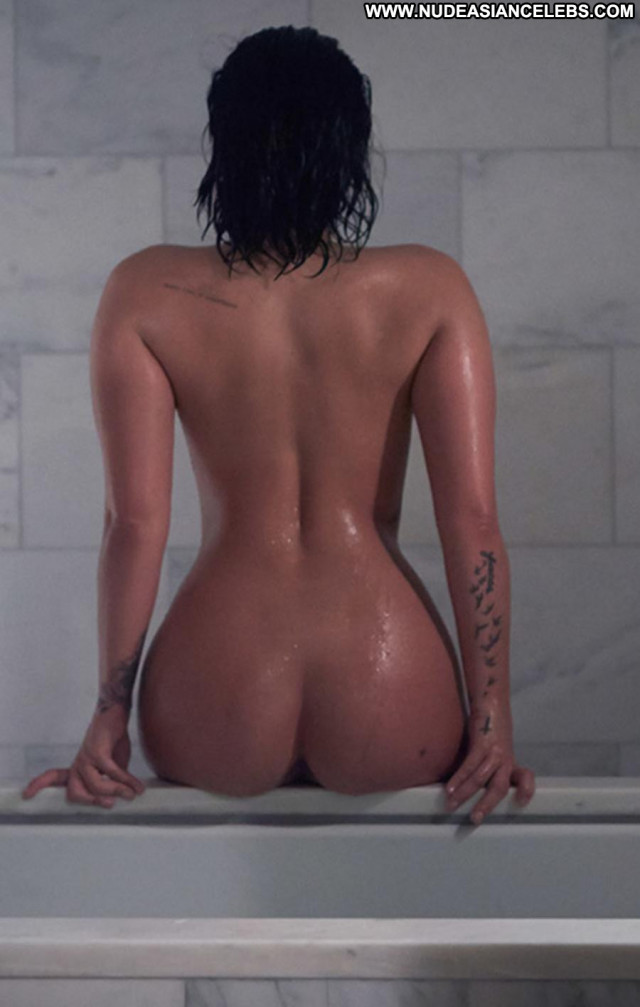 Demi Lovato Vanity Fair Beautiful Bar Posing Hot Sea Babe Nude Ass