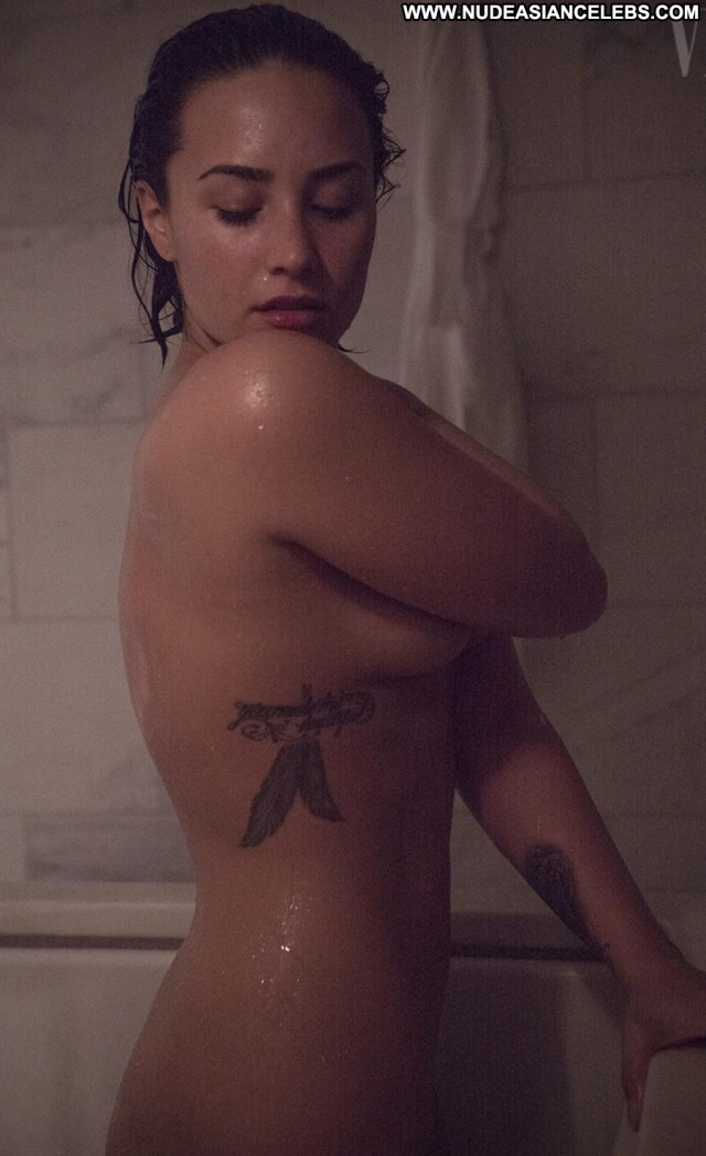 Demi Lovato Vanity Fair Ass Sea Bathroom Nipples Posing Hot Celebrity