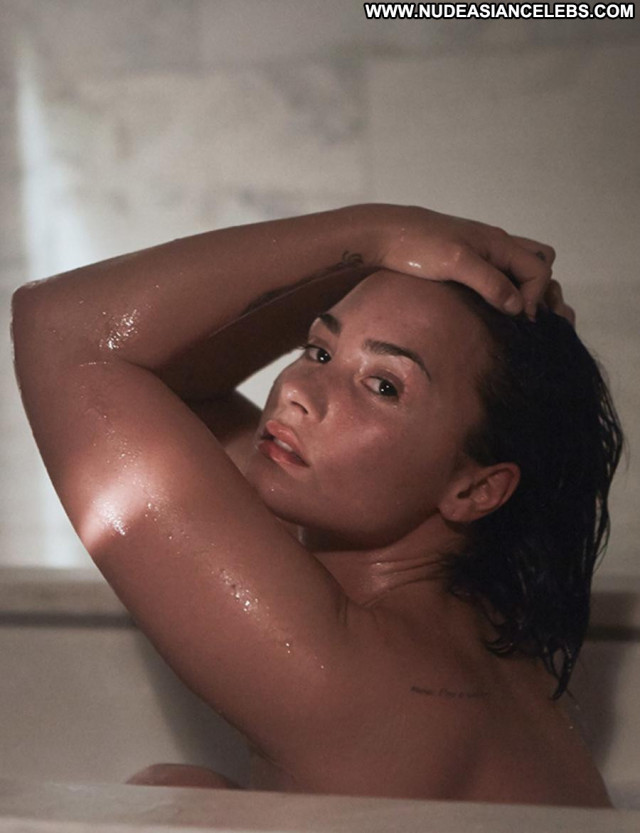 Demi Lovato Vanity Fair Nude Bar Nipples Posing Hot Babe Ass