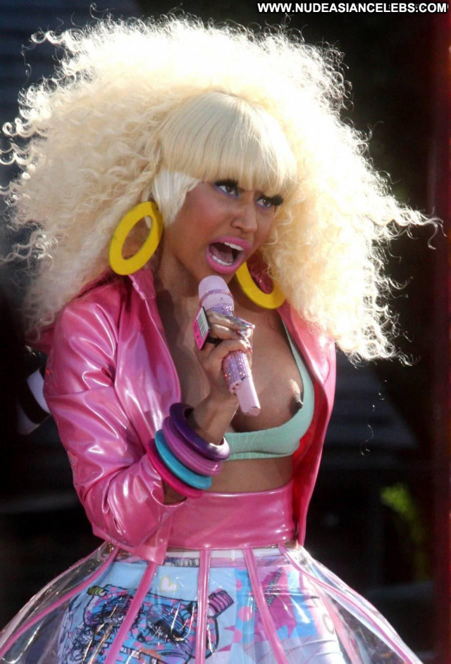 Nicki Minaj Good Morning America Celebrity Posing Hot Babe Big Tits