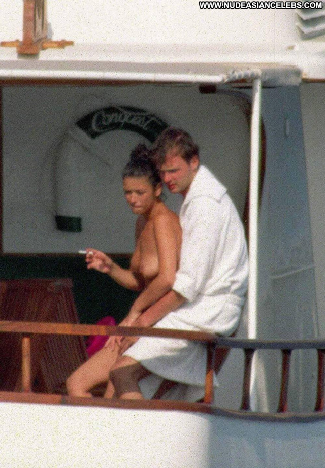 Catherine Zeta Jones Mask Of Zorro Topless Hollywood Beautiful Yacht