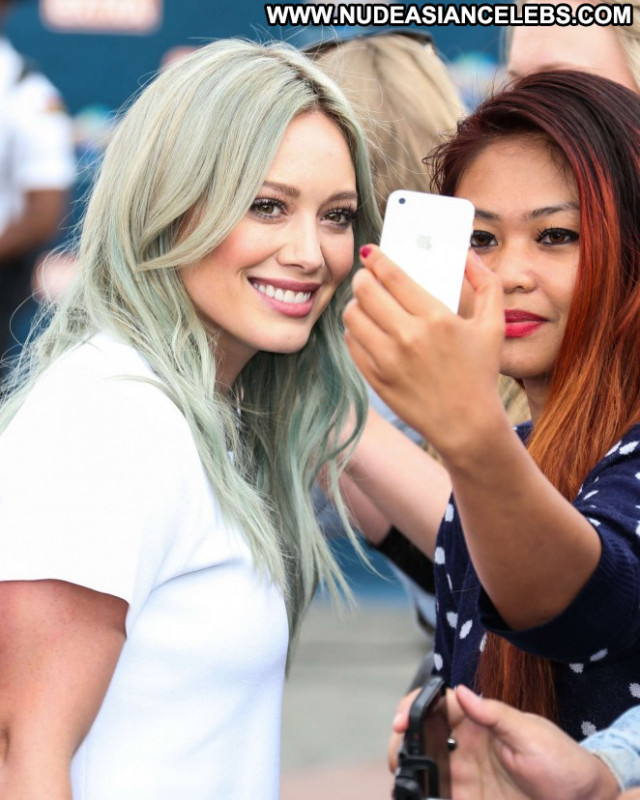 Hilary Duff No Source Babe Posing Hot Celebrity Beautiful Paparazzi