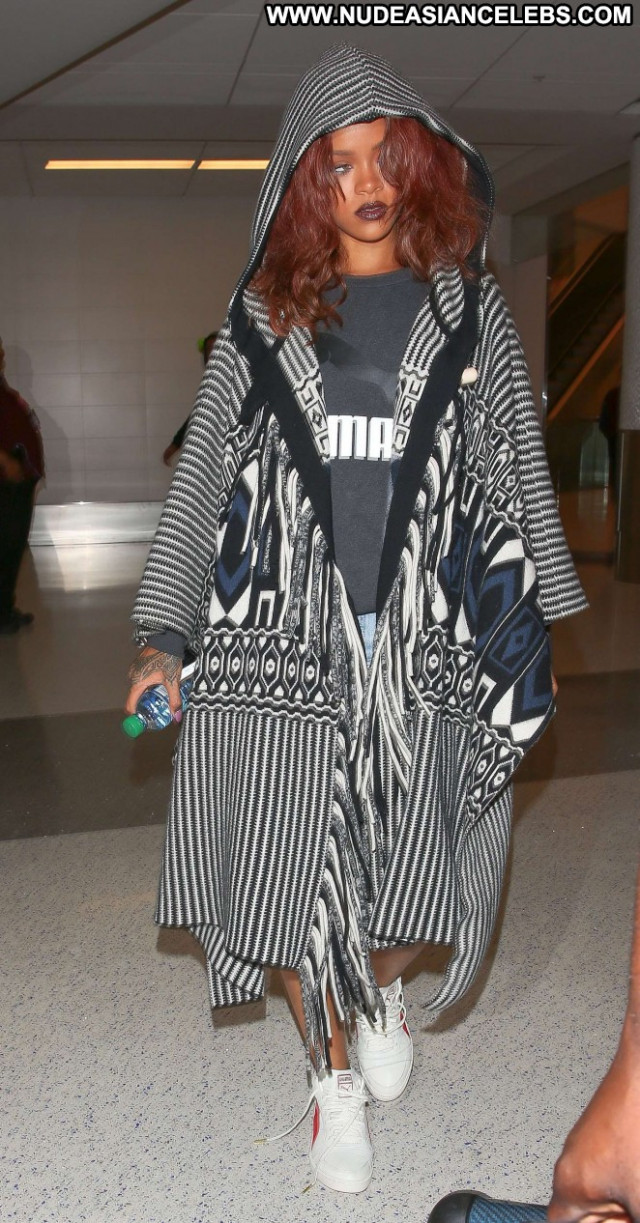 Rihanna Lax Airport Celebrity Babe Posing Hot Lax Airport Paparazzi