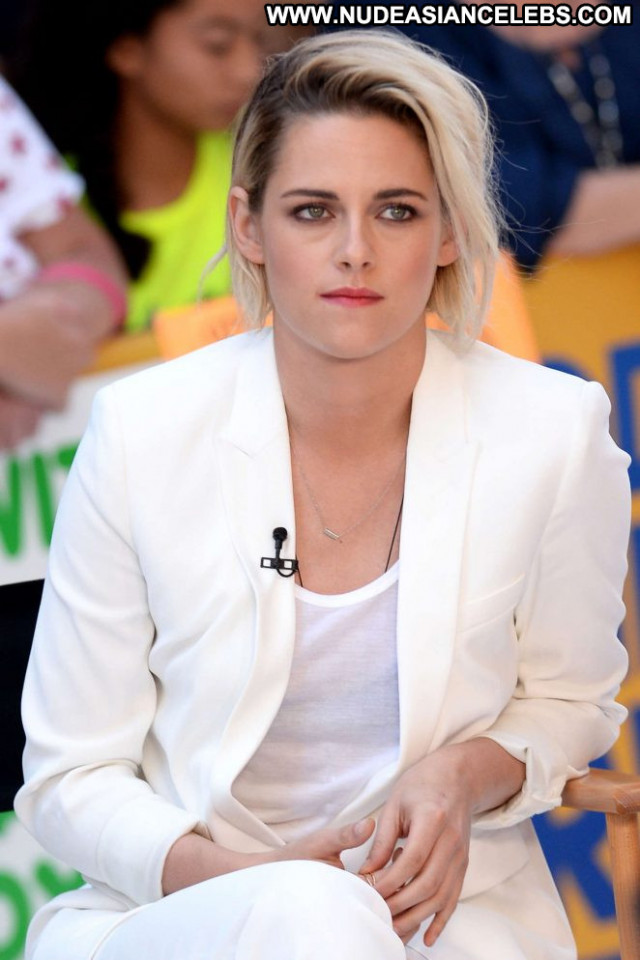 Kristen Stewart Good Morning America Beautiful Posing Hot New York