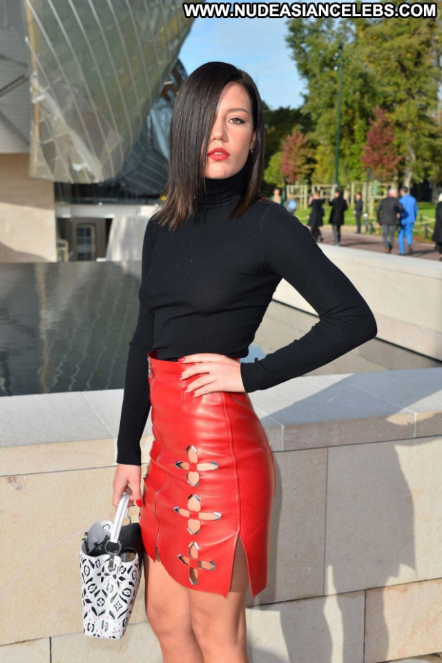 Adele Exarchopoulos Fashion Show Paparazzi Beautiful Posing Hot