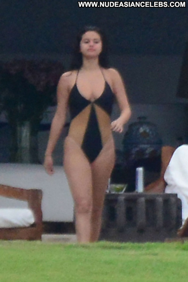 Selena Gomez Swimsuit Posing Hot Celebrity Mexico Paparazzi Babe