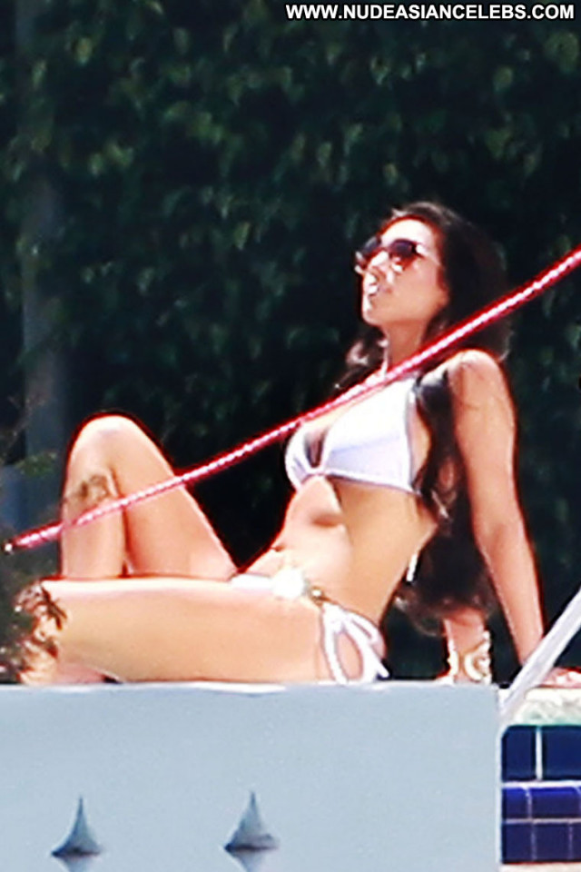 Kim Kardashian Celebrity Posing Hot Beautiful Paparazzi Bikini Babe