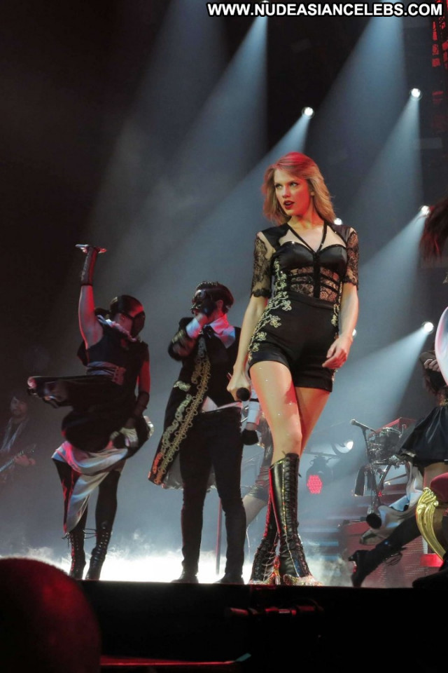 Taylor Swift No Source Celebrity Live Posing Hot Paparazzi London