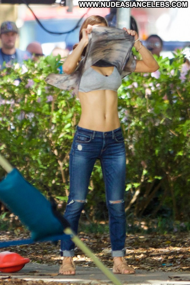 Alexandra Daddario Dad Jeans Celebrity Paparazzi Posing Hot Beautiful