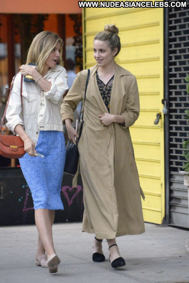 Dianna Agron New York Posing Hot Paparazzi Beautiful New York