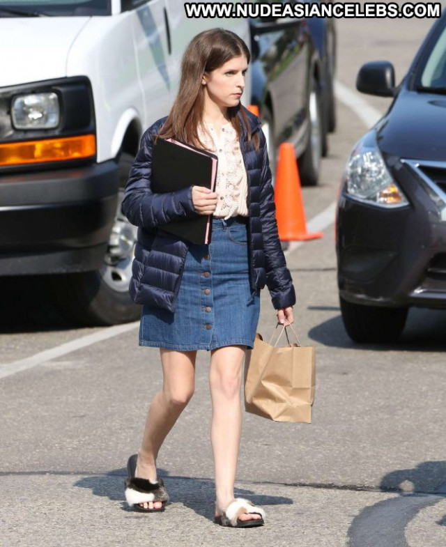 Anna Kendrick No Source Posing Hot Paparazzi Beautiful Celebrity Babe