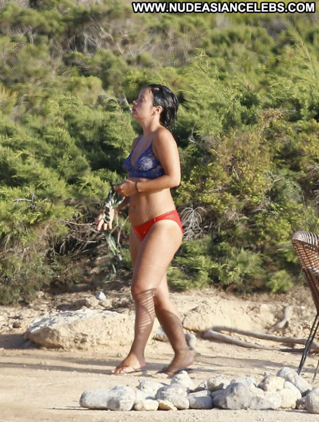 Lily Allen The Beach Beautiful Celebrity Paparazzi Babe Posing Hot