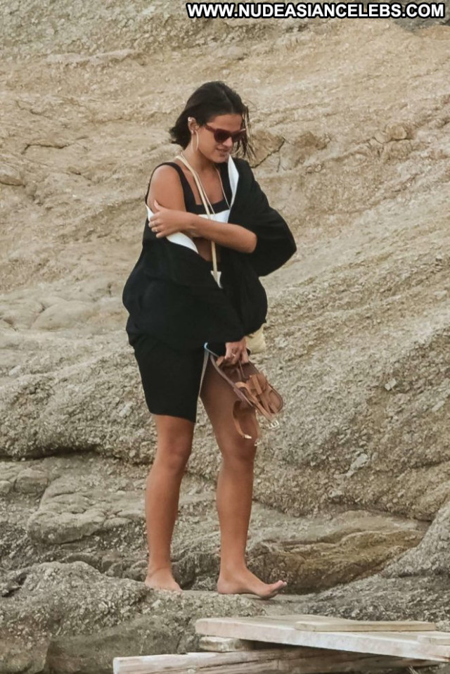 Bruna Marquezine No Source Posing Hot Beautiful Paparazzi Celebrity