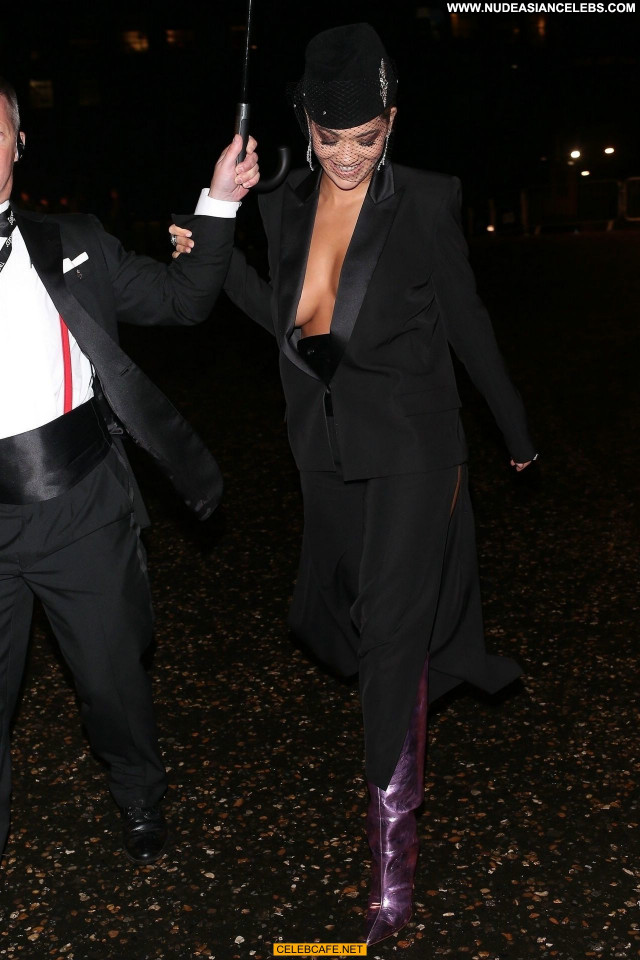 Rita Ora Gq Men Of The Year Awards In Celebrity Cleavage Beautiful
