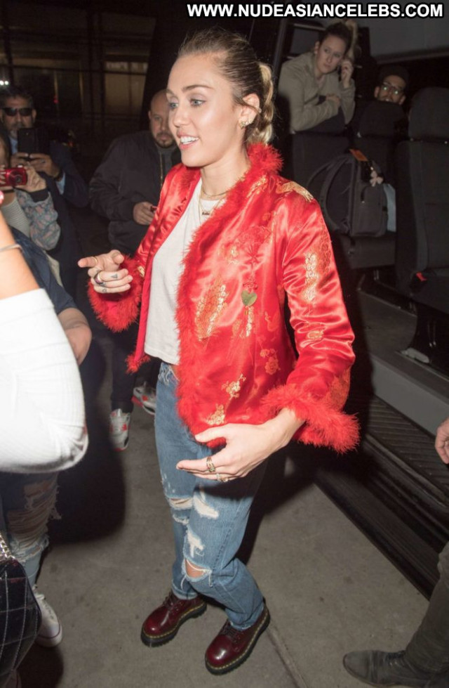 Miley Cyrus No Source Posing Hot Babe Paparazzi Beautiful Nyc Hot
