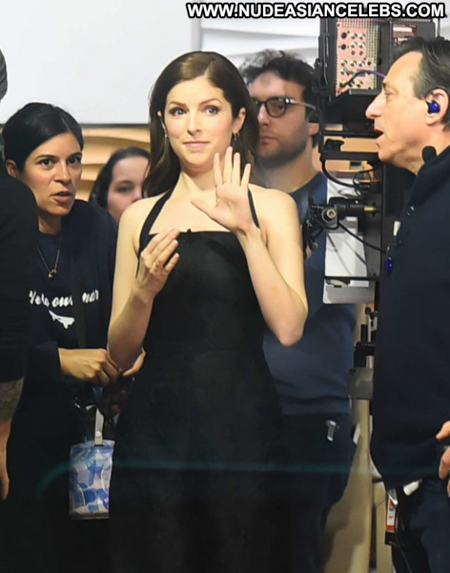 Anna Kendrick No Source Paparazzi Posing Hot Celebrity Beautiful Nyc