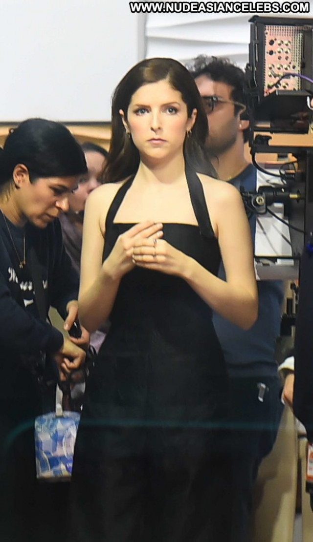 Anna Kendrick No Source Black Posing Hot Paparazzi Celebrity