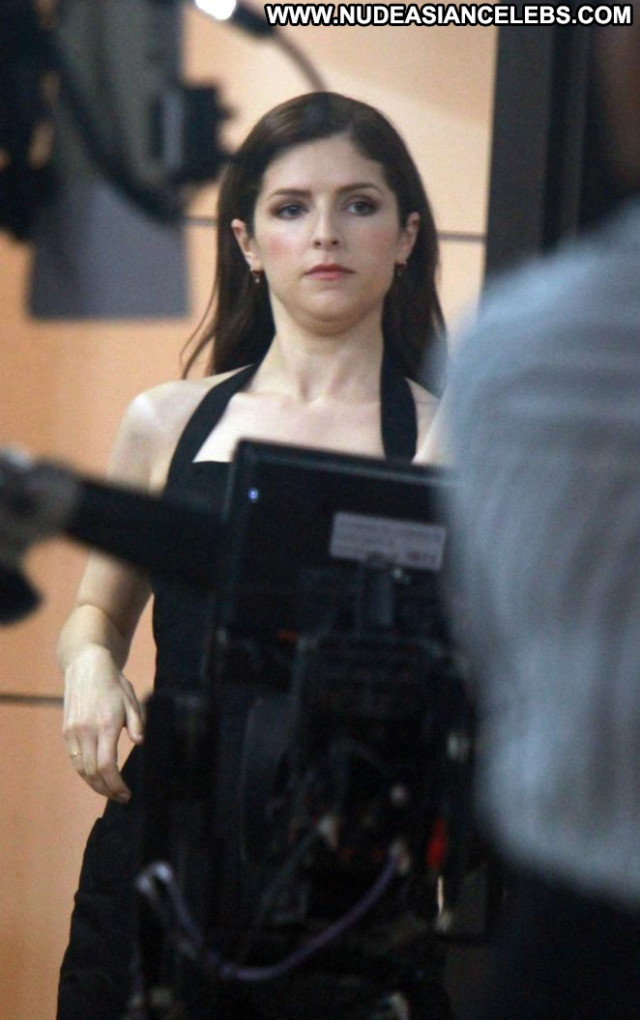 Anna Kendrick No Source Posing Hot Celebrity Black Babe Nyc Beautiful