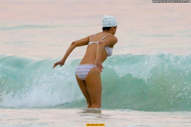 Michelle Rodriguez No Source Mexico Posing Hot Beautiful Beach Babe