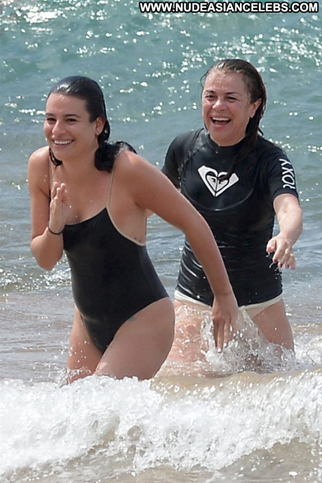 Amanda Beard The Beach Big Butt Bra Videos Hawaii Celebrity Babe Legs