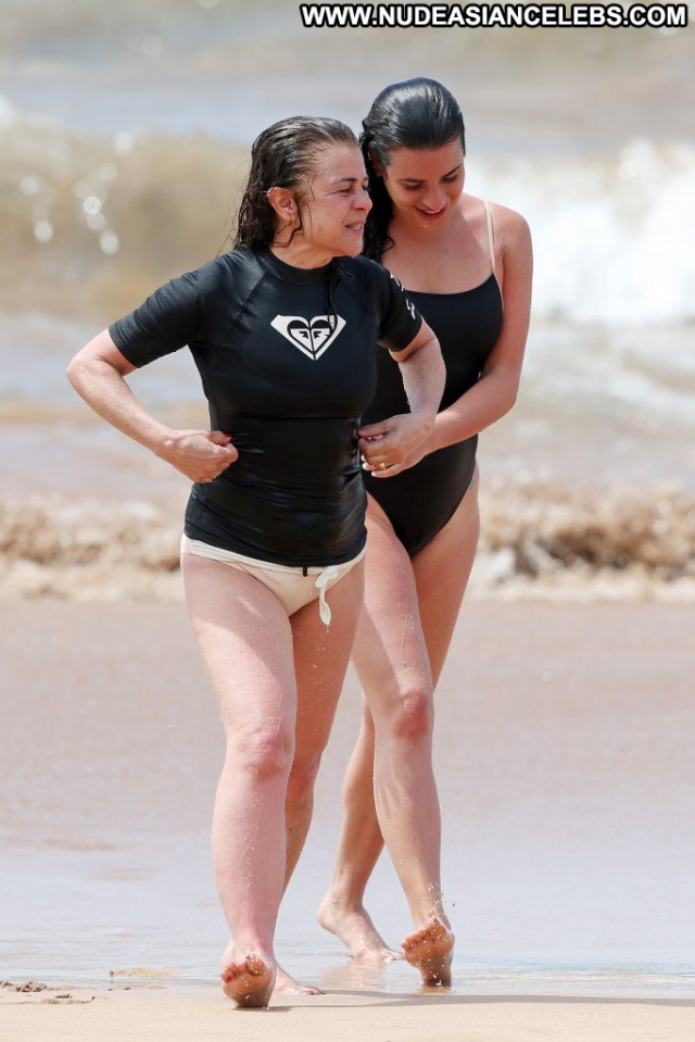 Amanda Beard The Beach Singer China Celebrity Nude Babe Swimsuit Legs