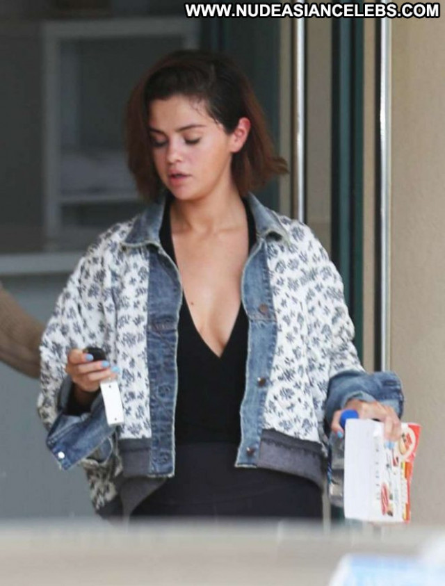 Selena Gome Los Angeles Posing Hot Paparazzi Gym Babe Los Angeles