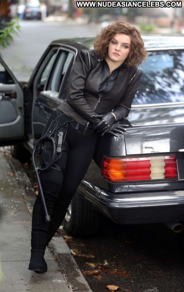 Camren Bicondova No Source Paparazzi Posing Hot Goth Beautiful Babe