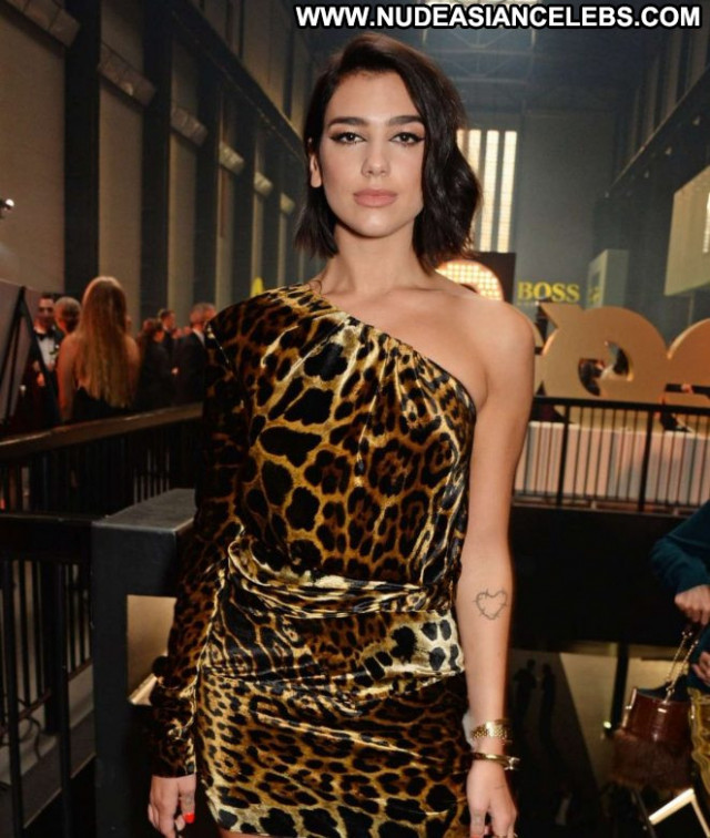 Dua Lipa Gq Men Of The Year Awards In Beautiful Paparazzi Awards