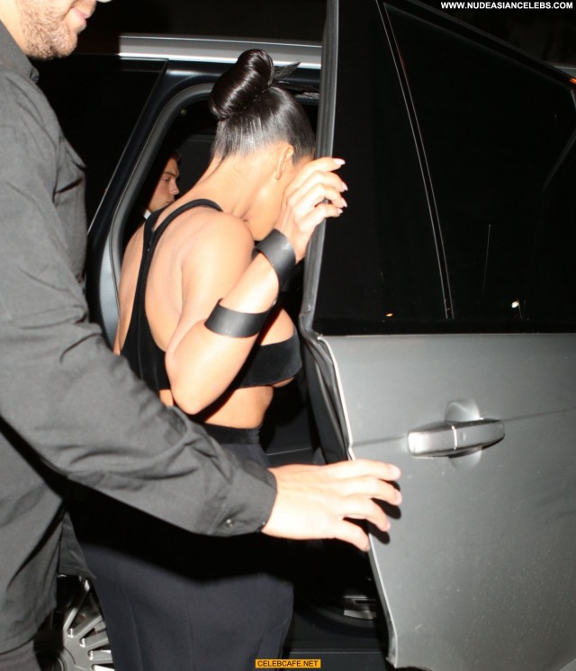 Kim Kardashian Restaurant Babe Beautiful Posing Hot Toples