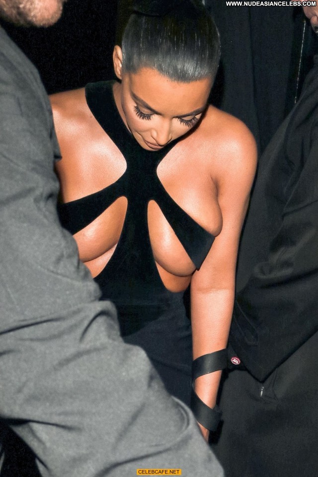 Kim Kardashian No Source Celebrity Posing Hot Beautiful Restaurant