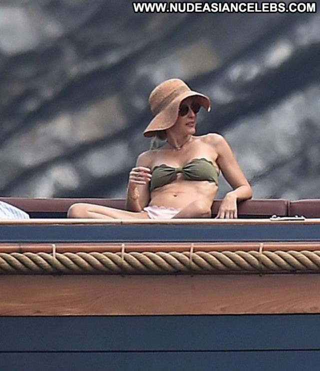 Gillian Anderson No Source Bikini Babe Posing Hot Paparazzi Beautiful