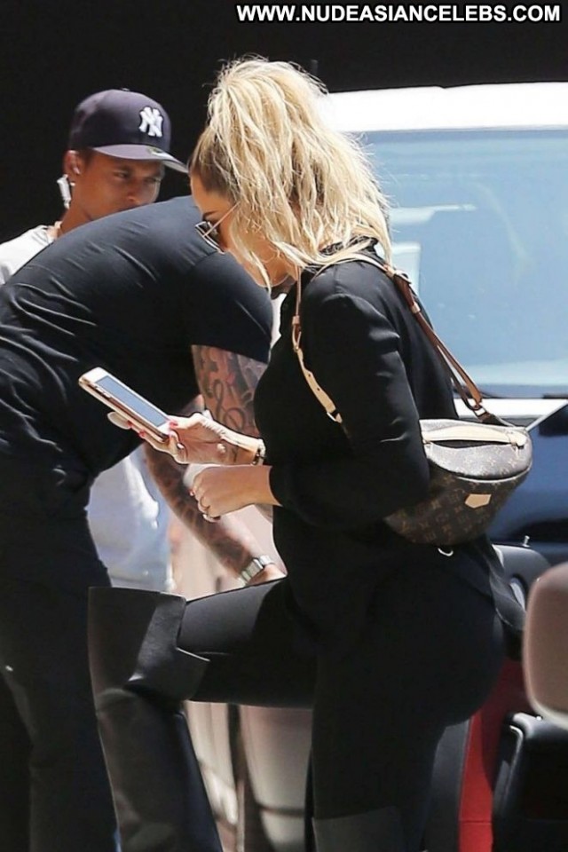 Khloe Kardashian Los Angeles Beautiful Los Angeles Angel Babe Posing