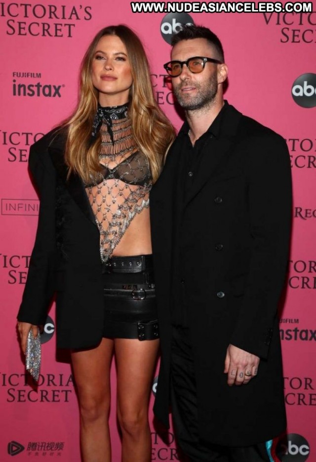 Behati Prinsloo Fashion Show Fashion Celebrity Posing Hot Beautiful