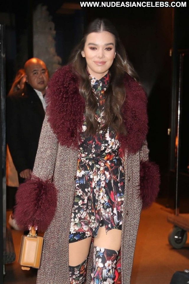 Haille Steinfeld New York Hotel Babe Posing Hot Paparazzi New York