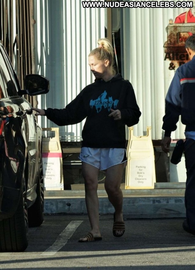 Jennie Garth No Source  Beautiful Paparazzi Celebrity Babe Shorts