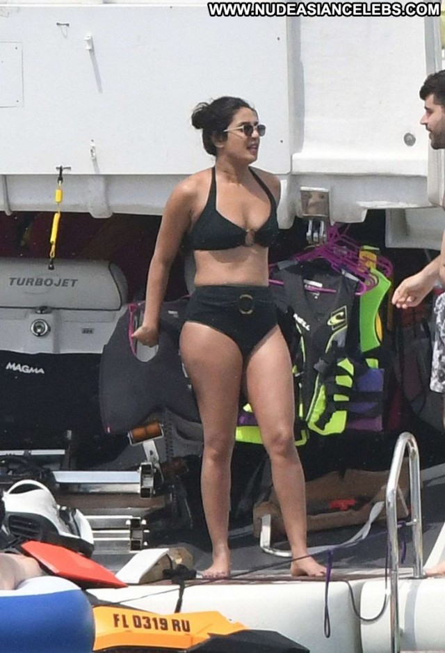 Priyanka Chopra No Source Bikini Paparazzi Black Posing Hot Celebrity