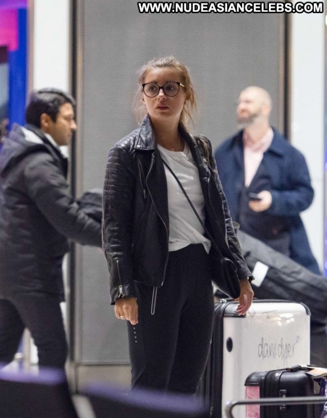 Dani Dyer No Source Babe Posing Hot Beautiful Celebrity Paparazzi