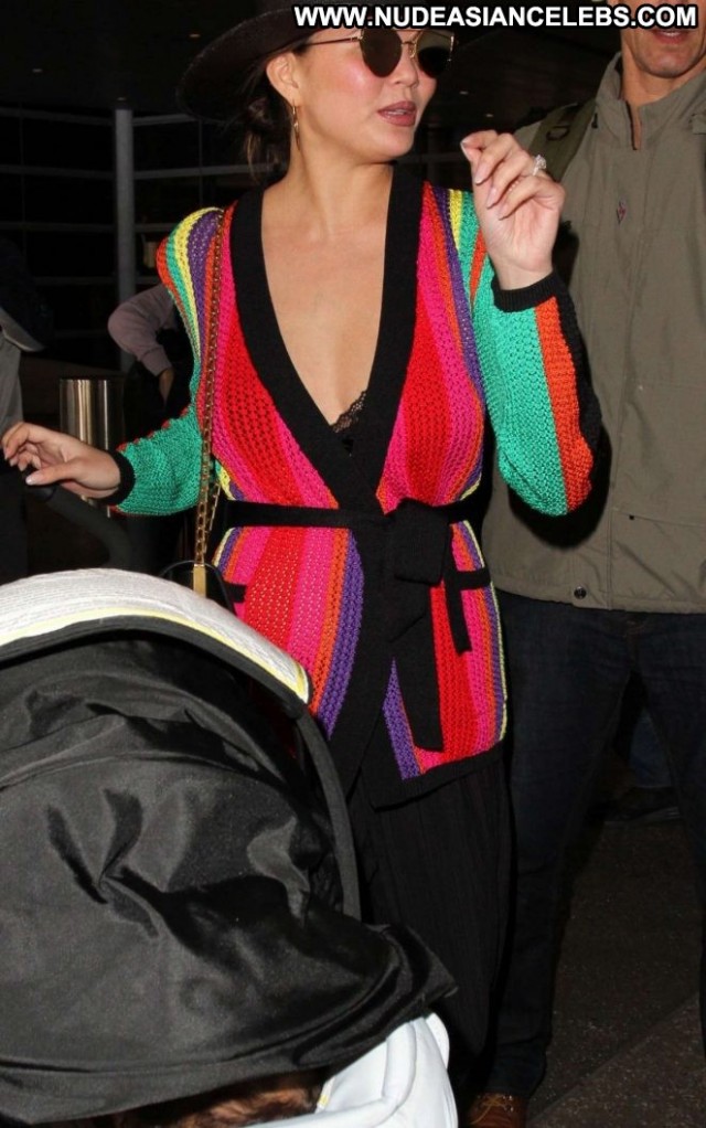 Chrissy Teigen Lax Airport Posing Hot Paparazzi Angel Beautiful Los