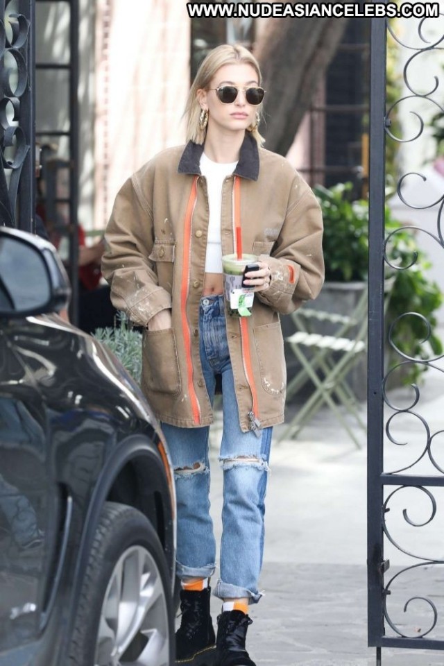 Hailey Baldwin Los Angeles Posing Hot Beautiful Los Angeles Celebrity