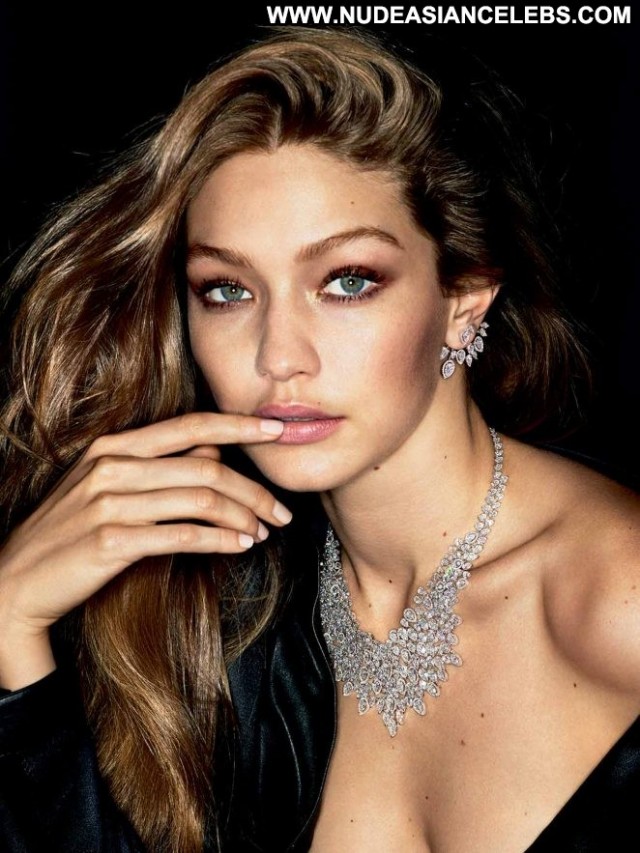 Gigi Hadid No Source Celebrity Paparazzi Beautiful Babe Posing Hot