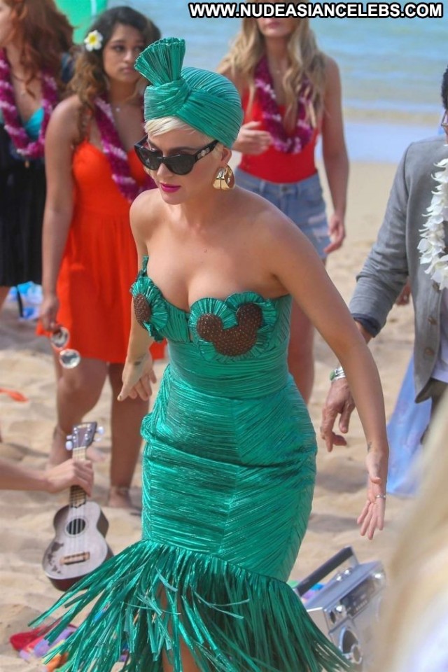 Katy Perry No Source Beach Celebrity Paparazzi Posing Hot Beautiful