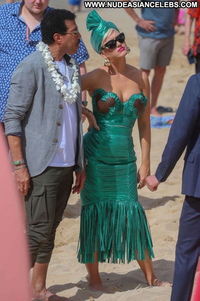 Katy Perry No Source Beach Beautiful Babe Celebrity Paparazzi Posing