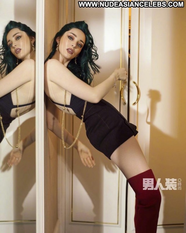 Emma Dumont No Source Magazine Celebrity Paparazzi Babe China