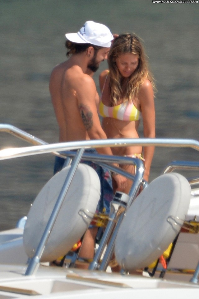 Heidi Klum The Guitar Italian Topless Celebrity Beach Sex Hotel Hot