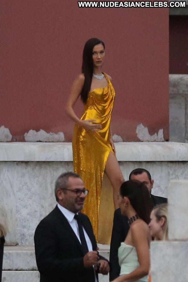 Bella Hadid No Source  Paparazzi Celebrity Beautiful Hot Hotel Posing