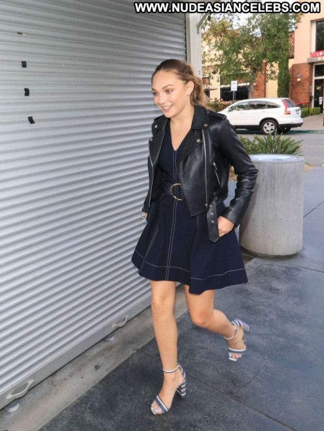Maddie Ziegler The Grove In Hollywood  Posing Hot Babe Paparazzi