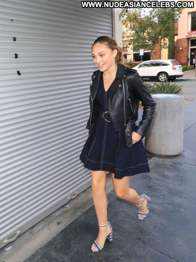 Maddie Ziegler The Grove In Hollywood  Posing Hot Babe Paparazzi