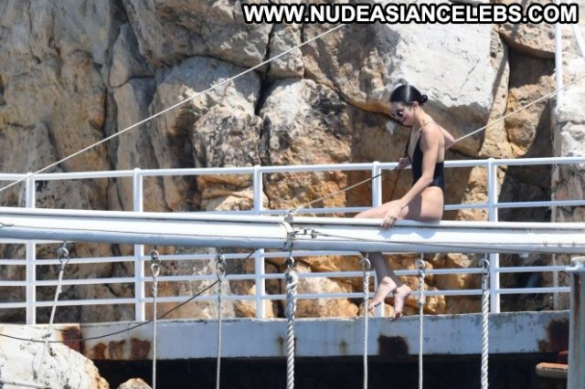Kendall Jenner No Source  Beautiful Paparazzi Swimsuit Hot Babe