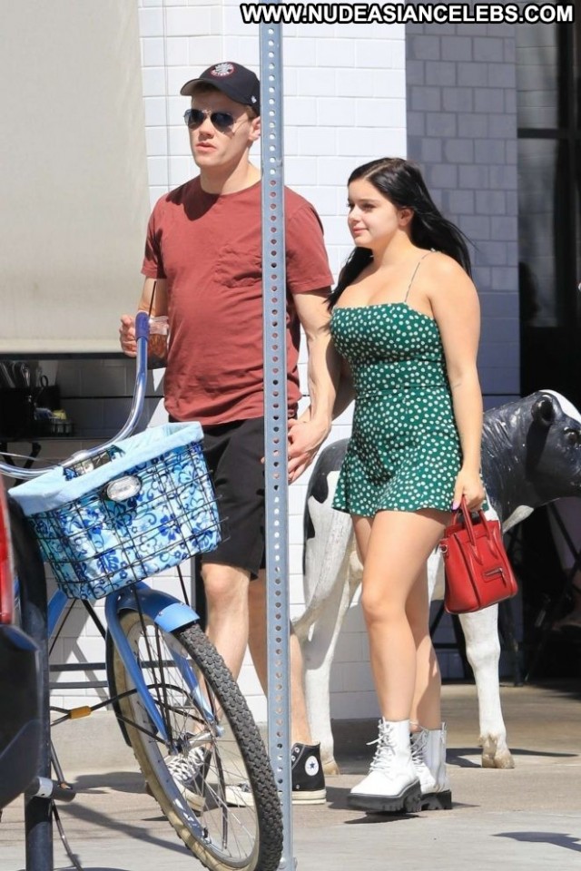 Ariel Winter Studio City Beautiful Celebrity Boyfriend Shopping